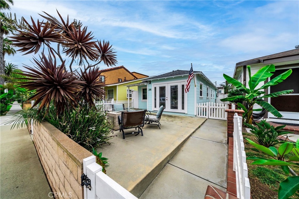 218 11th, Huntington Beach CA 92648 - photo 1