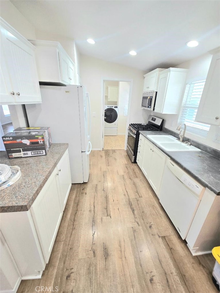 kitchen - 21851 Newland St. 43, Huntington Beach CA 92646 - photo 11