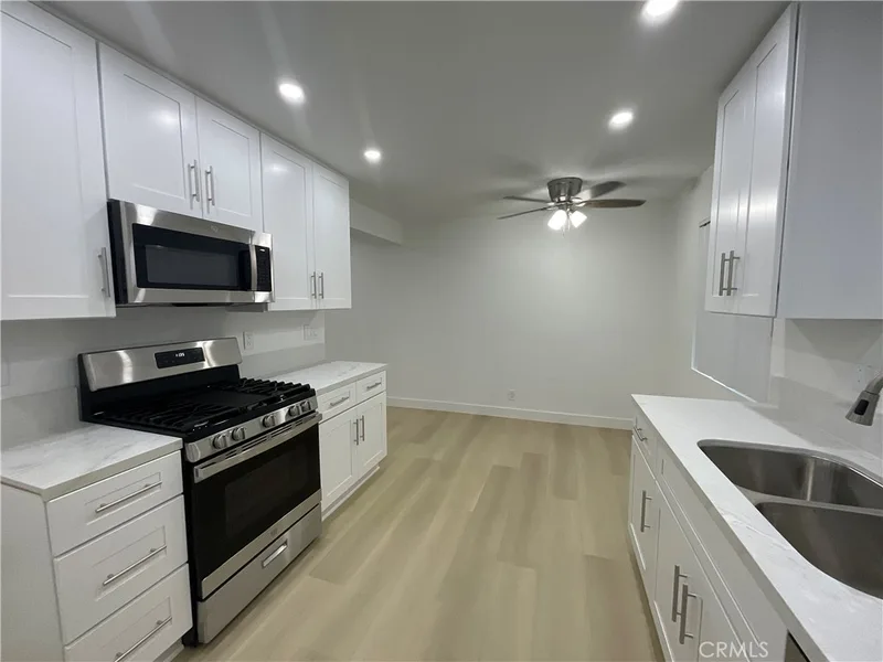 219 15th 1, Huntington Beach, CA 92648