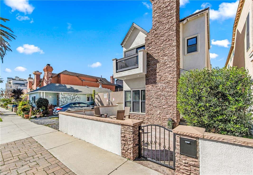 219 2nd Street, Huntington Beach CA 92648 - photo 1