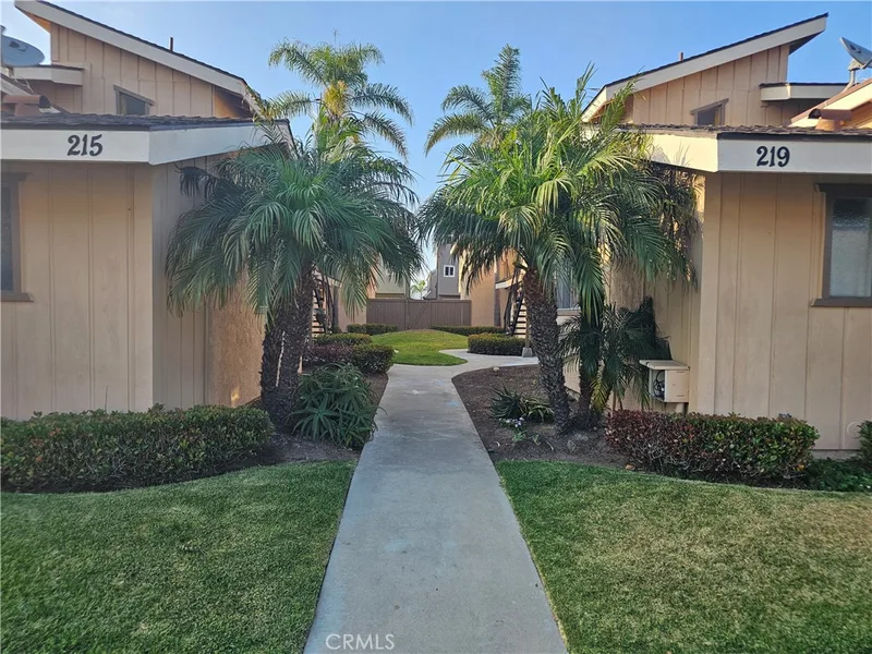 219 Oswego D, Huntington Beach