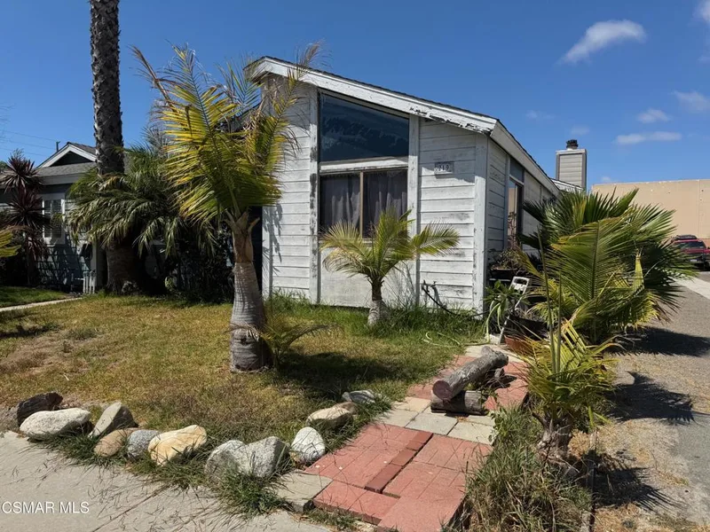 219 Portland Avenue, Huntington Beach, CA 92648