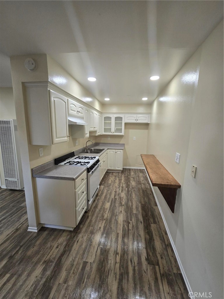 220 12th 8, Huntington Beach CA 92648 - photo 1