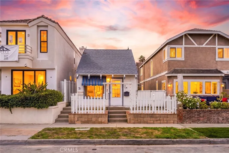 221 21st Street, Huntington Beach