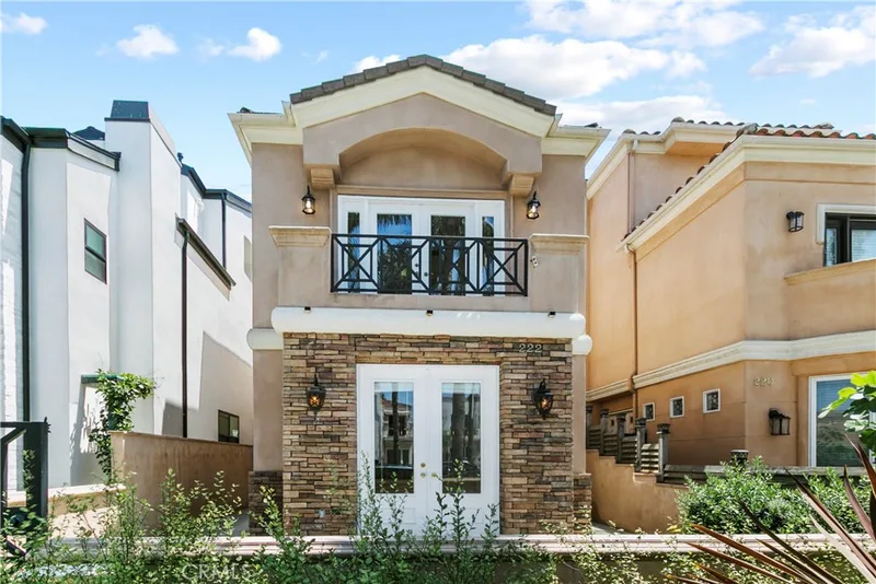 222 6th, Huntington Beach, CA 92648
