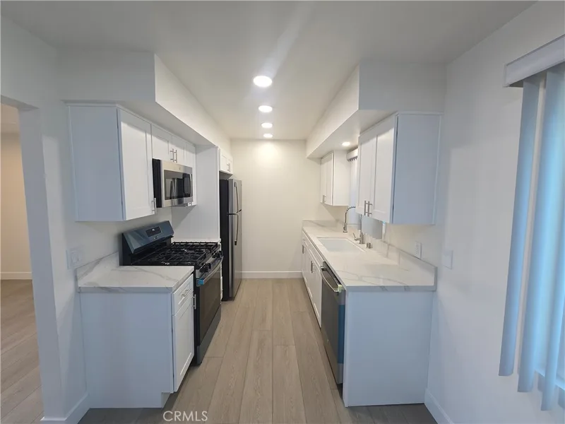 225 7th Street 3, Huntington Beach, CA 92648