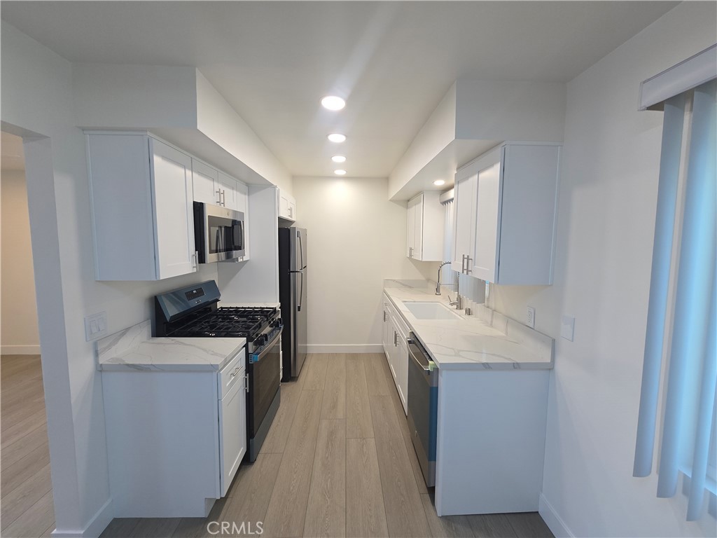 225 7th Street 3, Huntington Beach CA 92648 - photo 1
