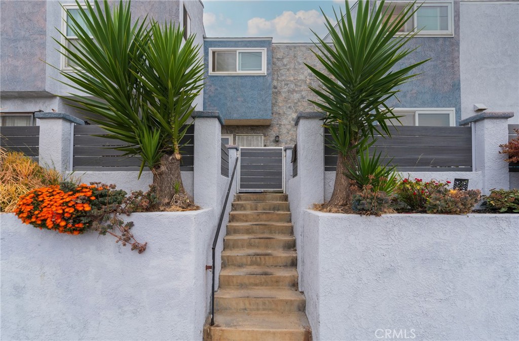 2306 Delaware front entrance - 2306 Delaware B, Huntington Beach CA 92648 - photo 1