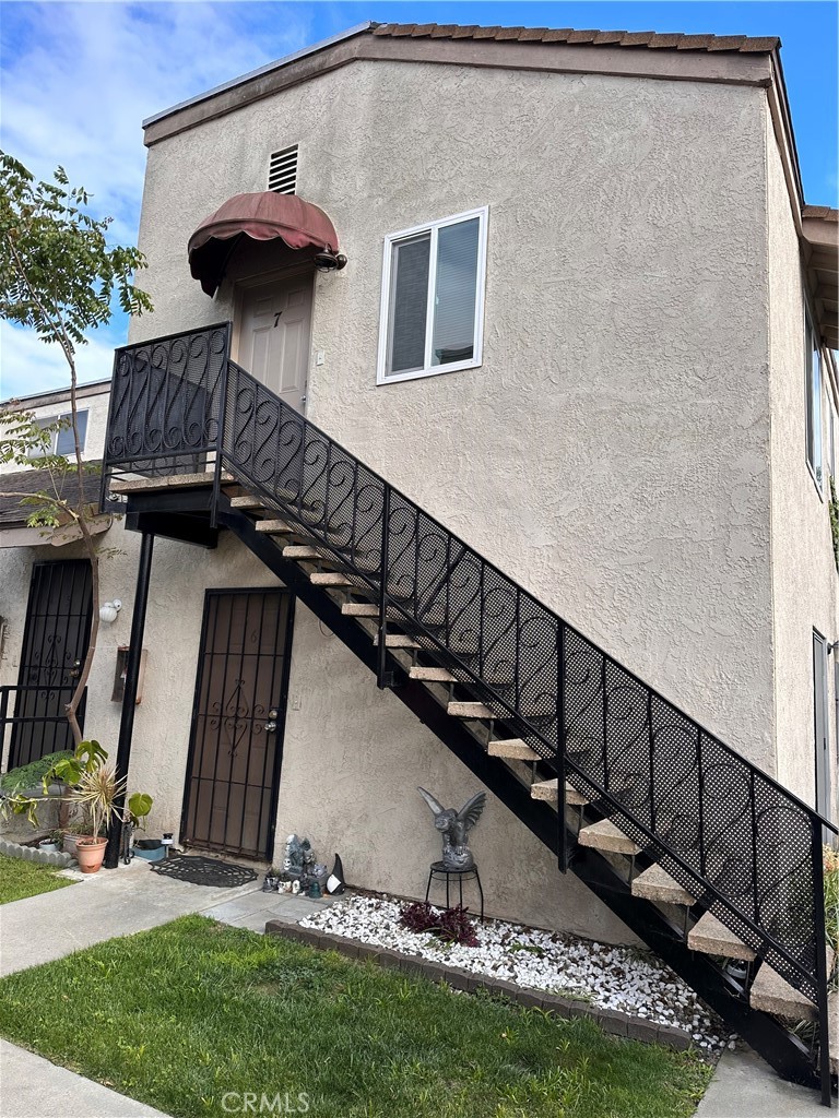 Upstair unit at 2511 Florida St. #7 - 2511 Florida 7, Huntington Beach CA 92648 - photo 1