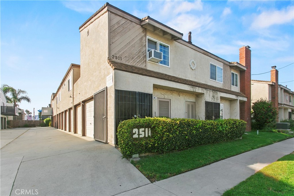 2511 Florida Street 1, Huntington Beach CA 92648 - photo 1