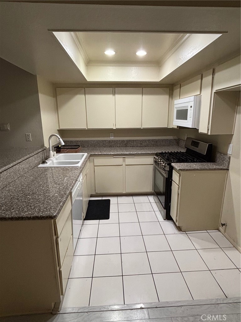 2511 Florida Street 4, Huntington Beach CA 92648 - photo 1