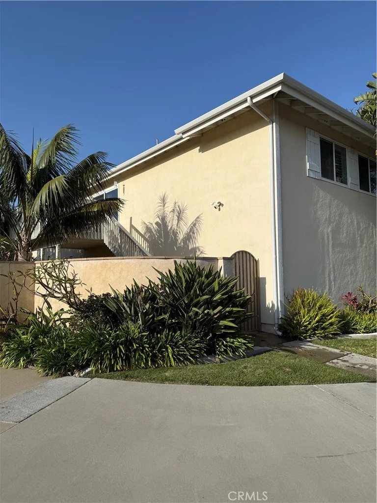 301 Oswego, Huntington Beach, CA 92648