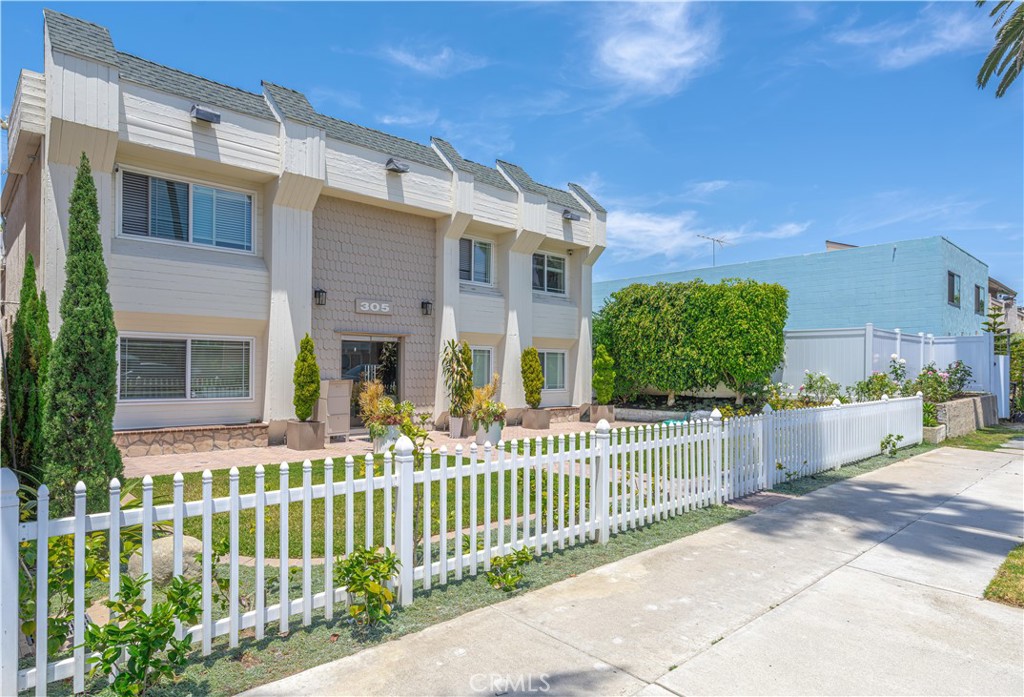 305 17th, Huntington Beach CA 92648 - photo 2