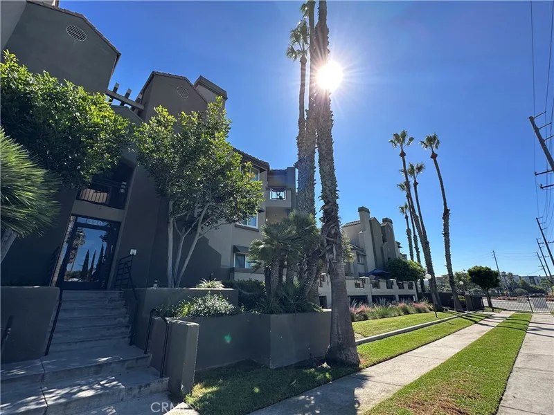 310 Lake St 105, Huntington Beach, CA 92648