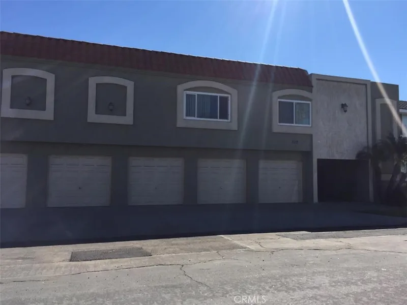 312 10th Street E, Huntington Beach, CA 92648