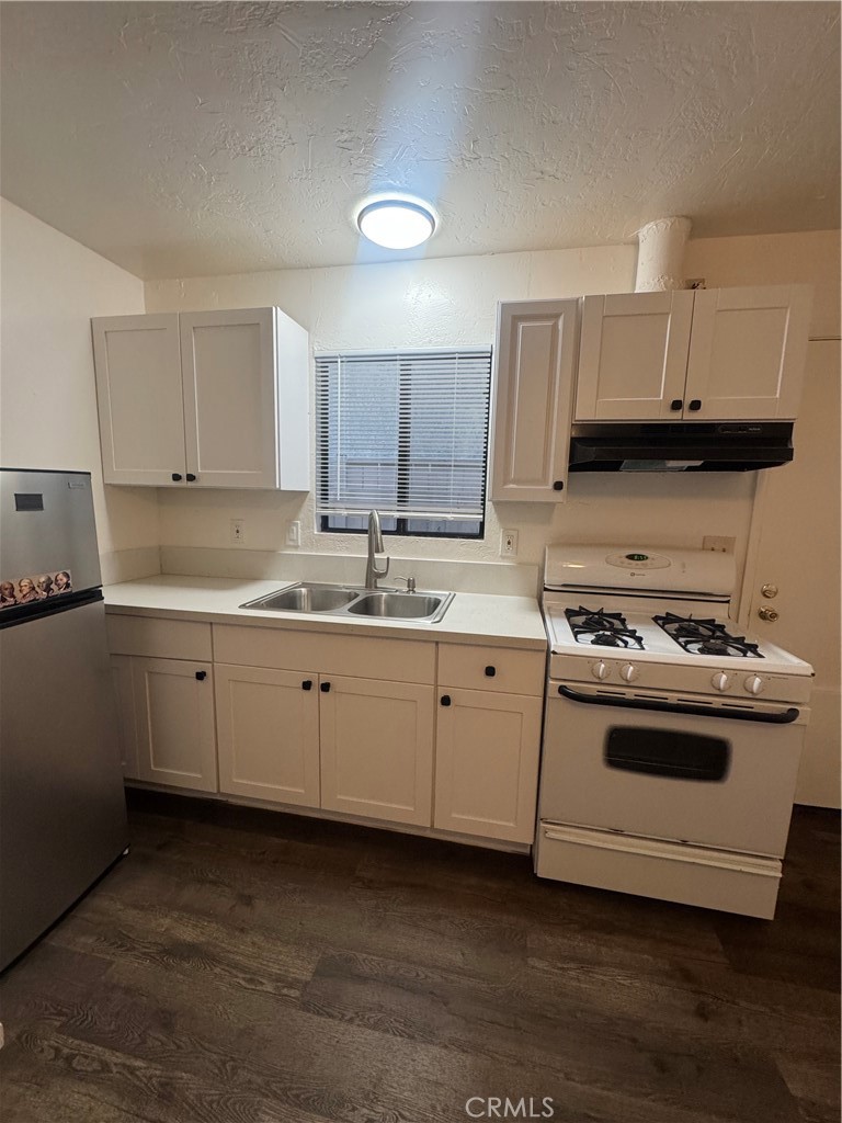 320 14th 4, Huntington Beach CA 92648 - photo 10
