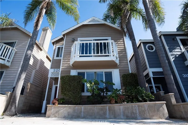 320 17th Street, Huntington Beach, CA 92648