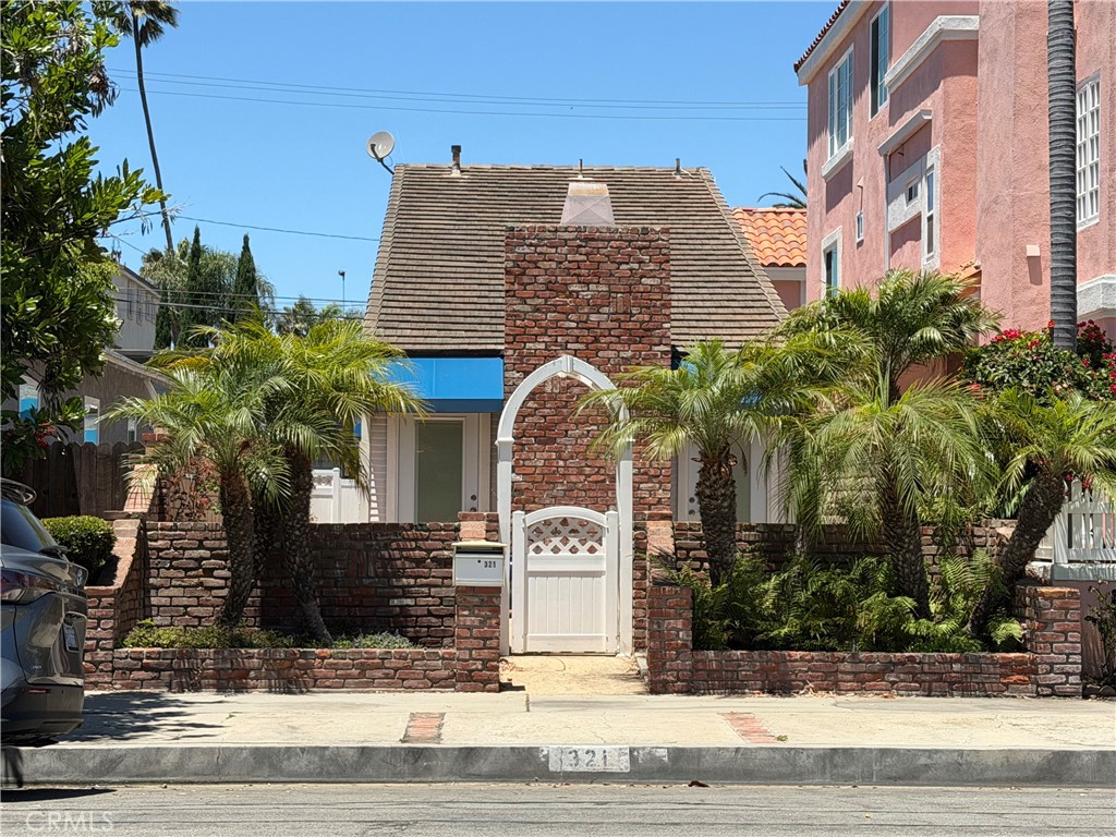 Welcome 321 8th Street - 321 8th, Huntington Beach CA 92648 - photo 1