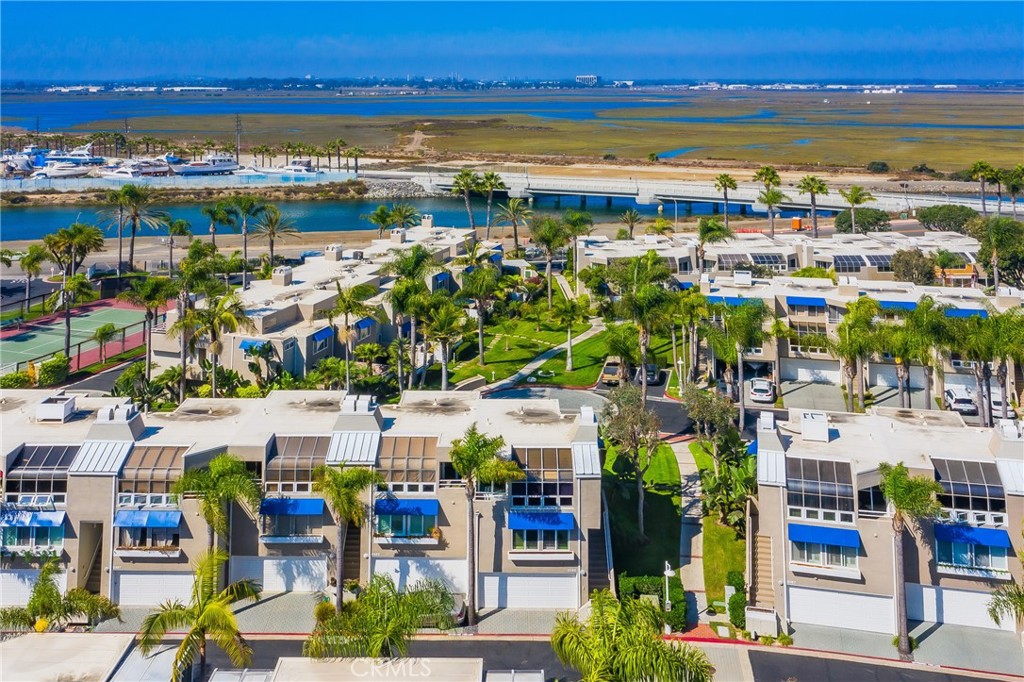Wow...what an awesome location. - 3361 Tempe, Huntington Beach CA 92649 - photo 4