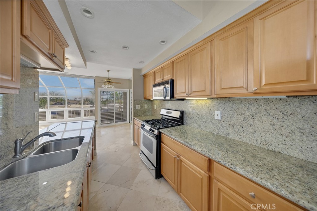 Nicely updated kitchen. - 3361 Tempe, Huntington Beach CA 92649 - photo 18