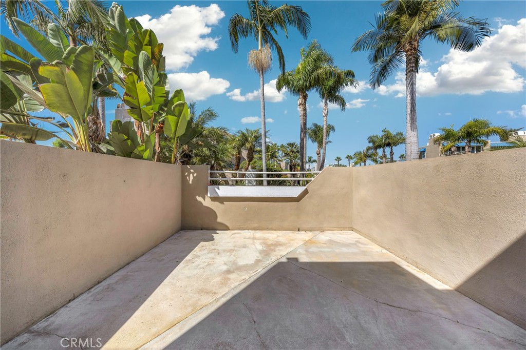 Private patio. - 3361 Tempe, Huntington Beach CA 92649 - photo 31