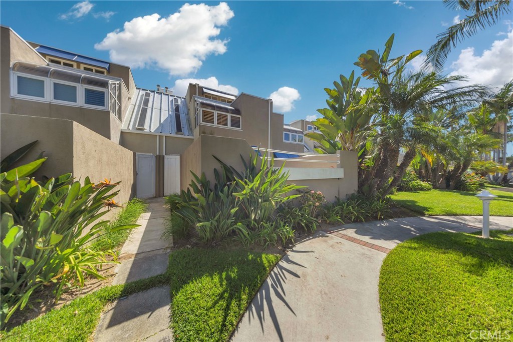 Access to patio. - 3361 Tempe, Huntington Beach CA 92649 - photo 33