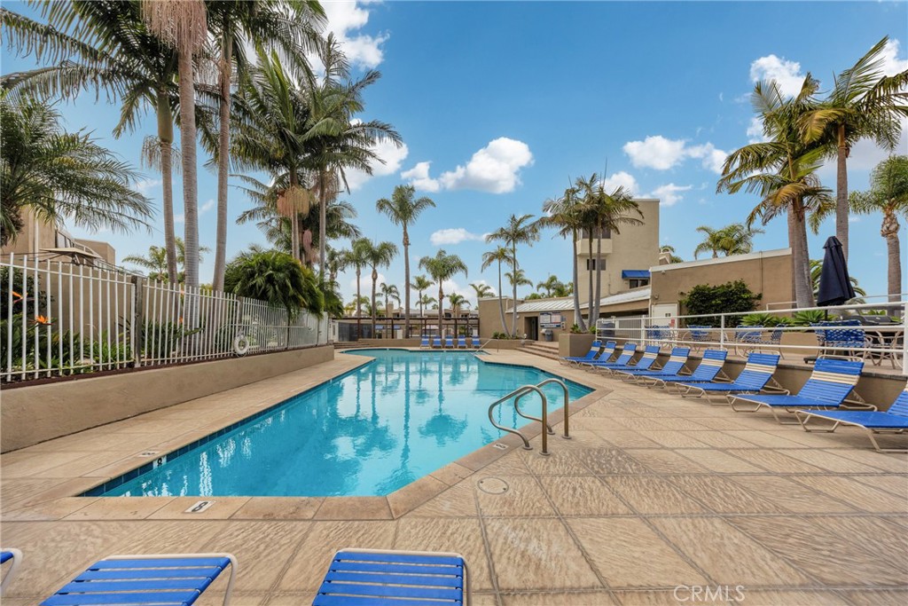 Plenty of room to entertain. - 3361 Tempe, Huntington Beach CA 92649 - photo 35