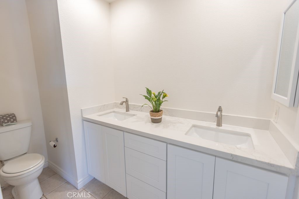 primary bathroom double sinks - 3393 Tempe, Huntington Beach CA 92649 - photo 11