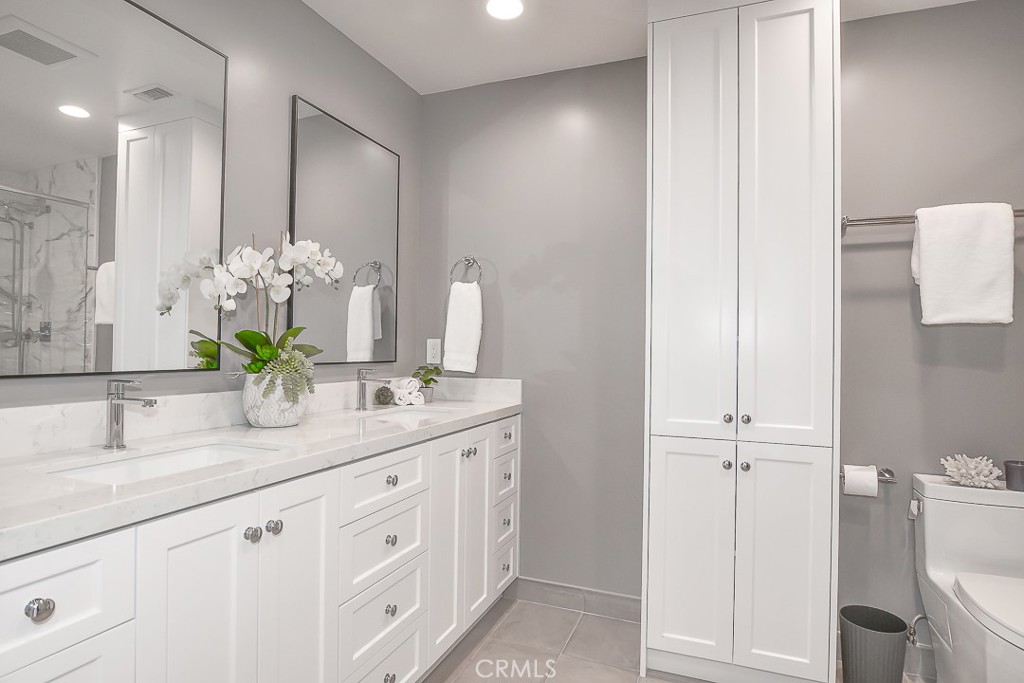 Primary bedroom en-suite bathroom, double sinks! - 3532 Windspun Drive, Huntington Beach CA 92649 - photo 20