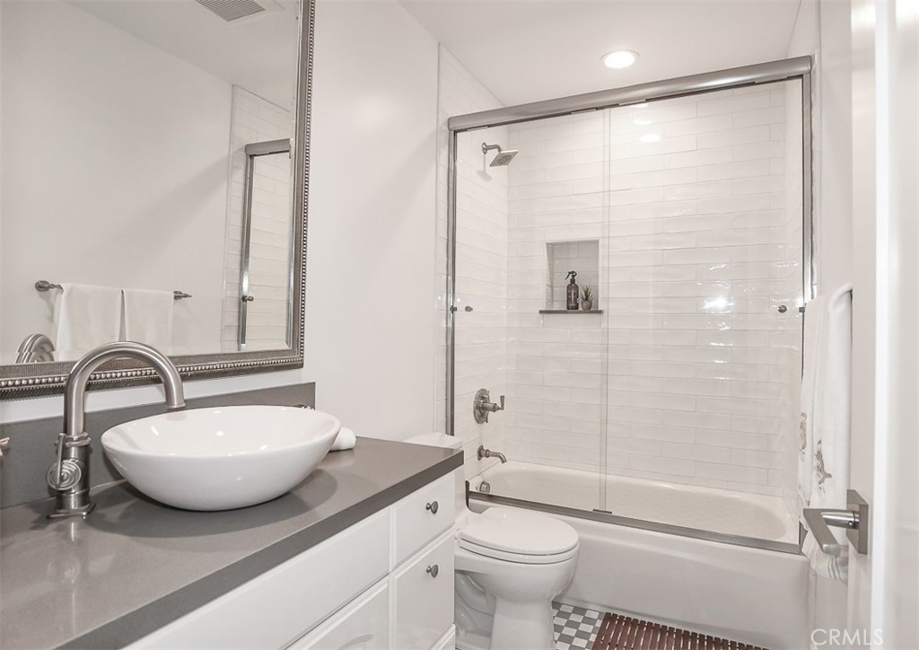 Upstairs en-suite bathroom - 3532 Windspun Drive, Huntington Beach CA 92649 - photo 31