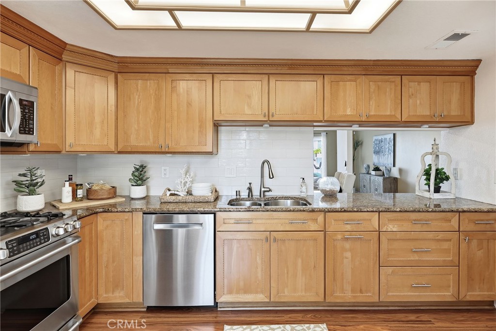 Granite counters, shaker cabinets, stainless steel appliances - 3631 Windspun Drive Drive, Huntington Beach CA 92649 - photo 6