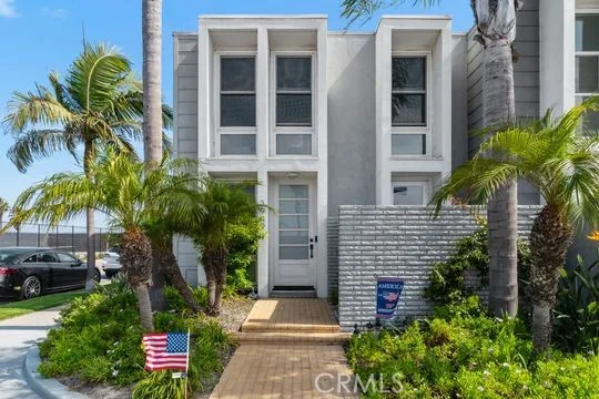 3949 Warner Avenue, Huntington Beach, CA 92649