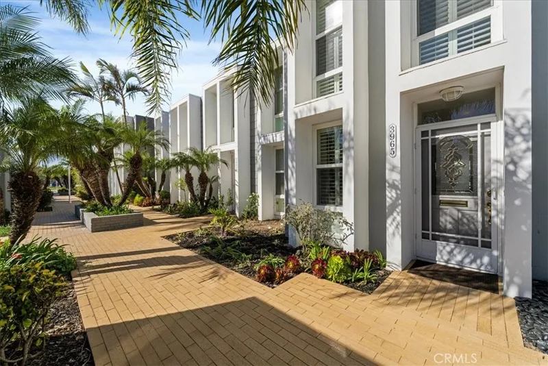 3965 Aladdin Drive, Huntington Beach, CA 92649