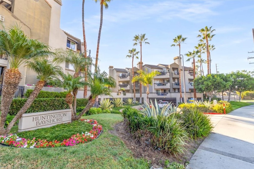 400 Lake St #208, Huntington Beach CA 92648 - photo 1