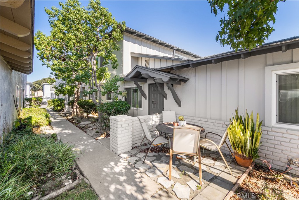 405 12th, Huntington Beach CA 92648 - photo 2