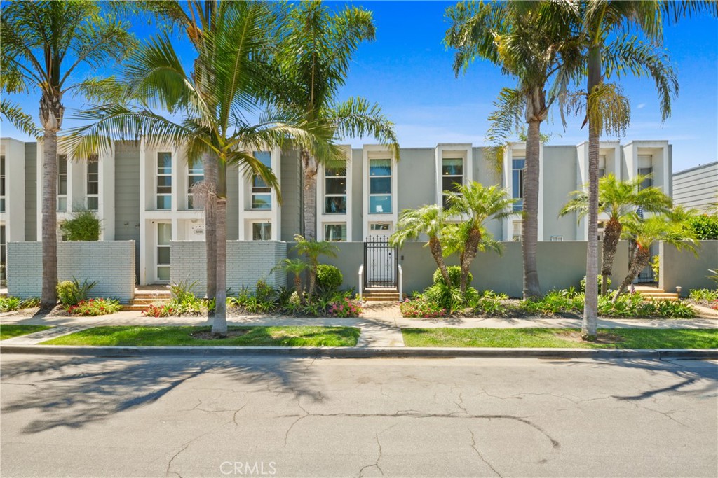 4062 Aladdin Drive, Huntington Beach CA 92649 - photo 1