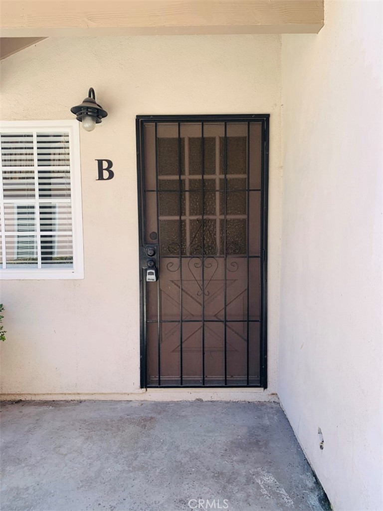 410 21st Street B, Huntington Beach CA 92648 - photo 1
