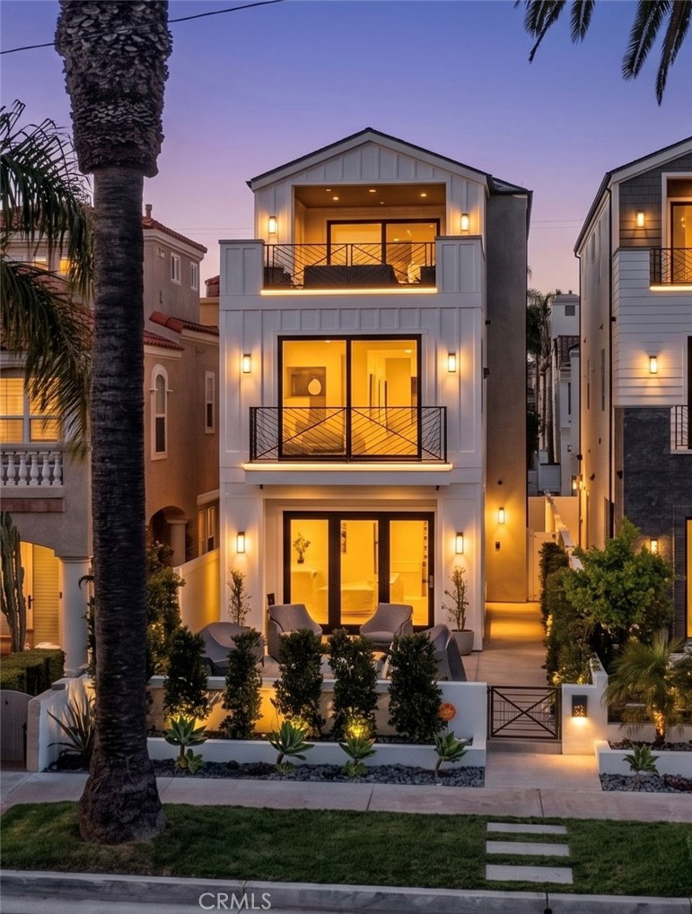 Edited for Twilight View - 414 9th, Huntington Beach CA 92648 - photo 1