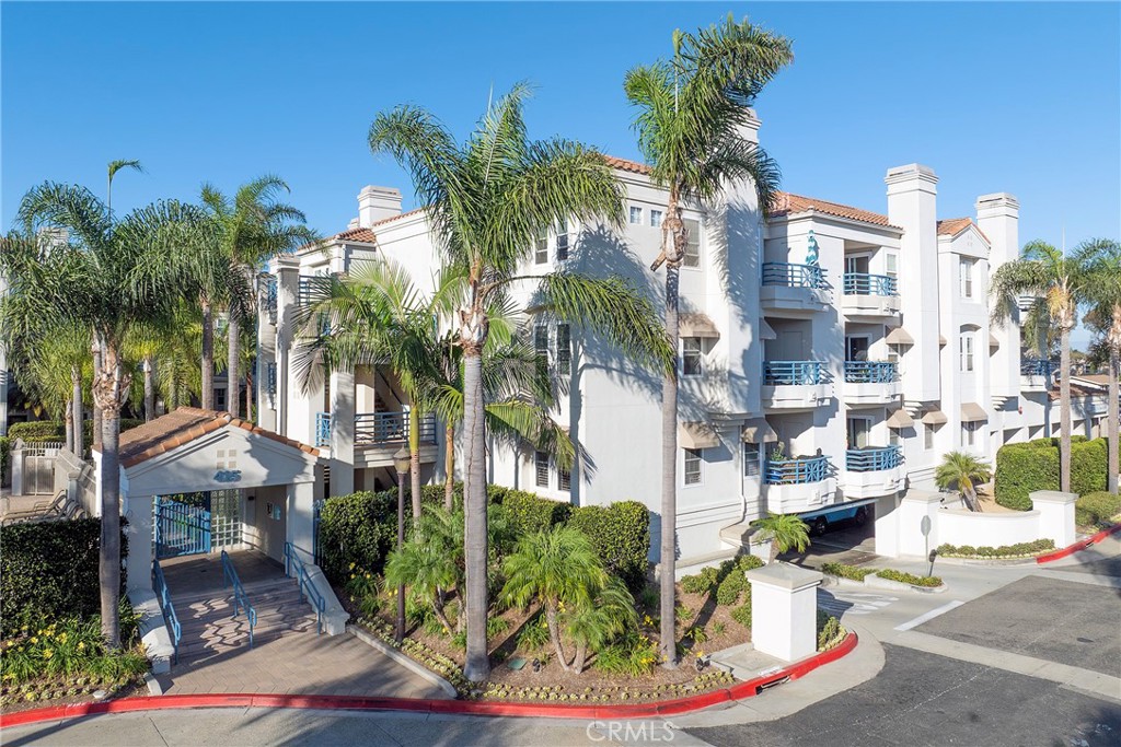 415 Townsquare 126, Huntington Beach CA 92648 - photo 2