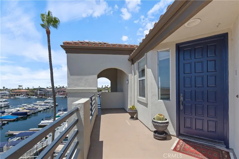 4167 Warner 301, Huntington Beach, CA 92649