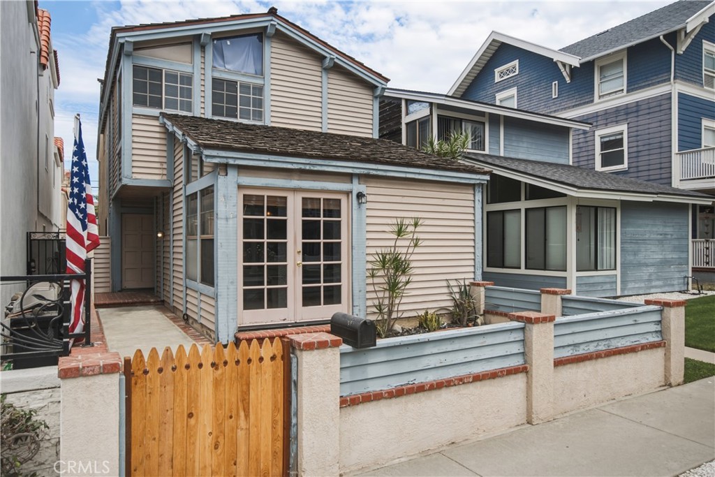 417 8th Street, Huntington Beach CA 92648 - photo 1