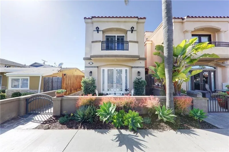 421 11th Street, Huntington Beach, CA 92648