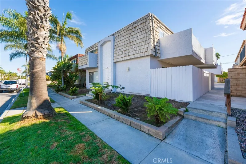 422 22nd, Huntington Beach, CA 92648