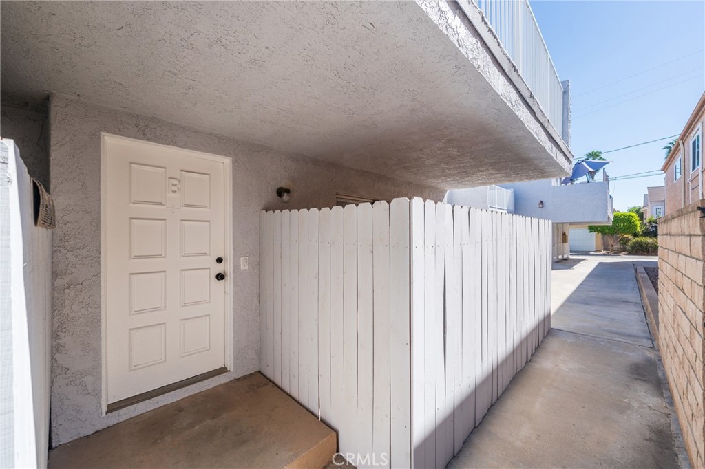 422 22nd Street B, Huntington Beach CA 92648 - photo 2