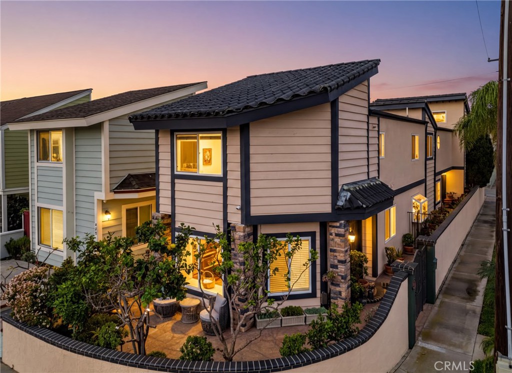 427 21st, Huntington Beach CA 92648 - photo 1