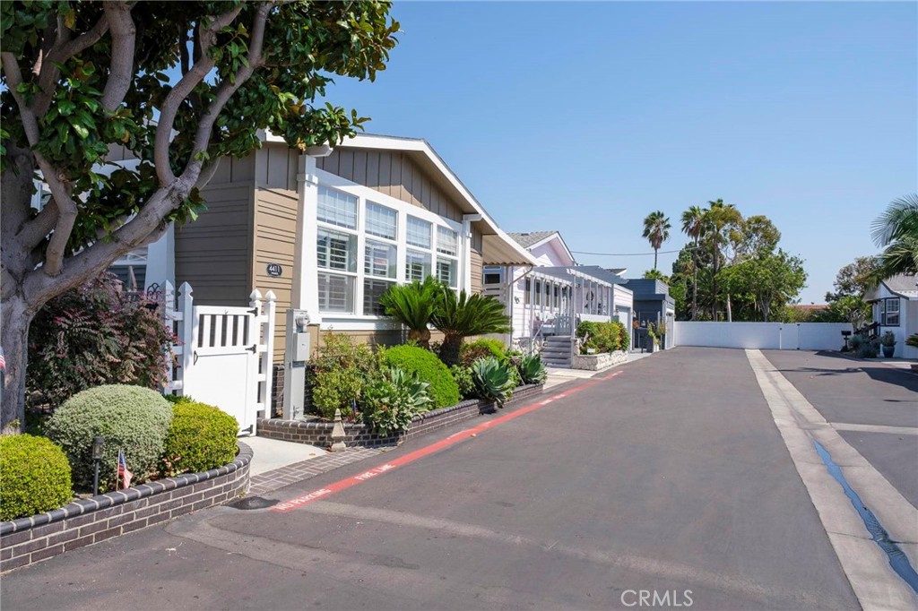 4411 Waimea, Huntington Beach CA 92649 - photo 2