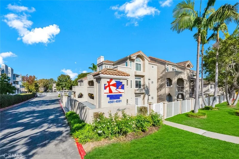 4561 Warner 201, Huntington Beach, CA 92649