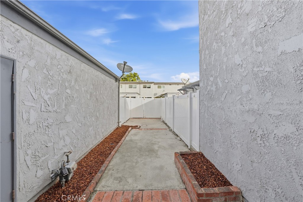 4666 Ranchview, Huntington Beach CA 92649 - photo 17