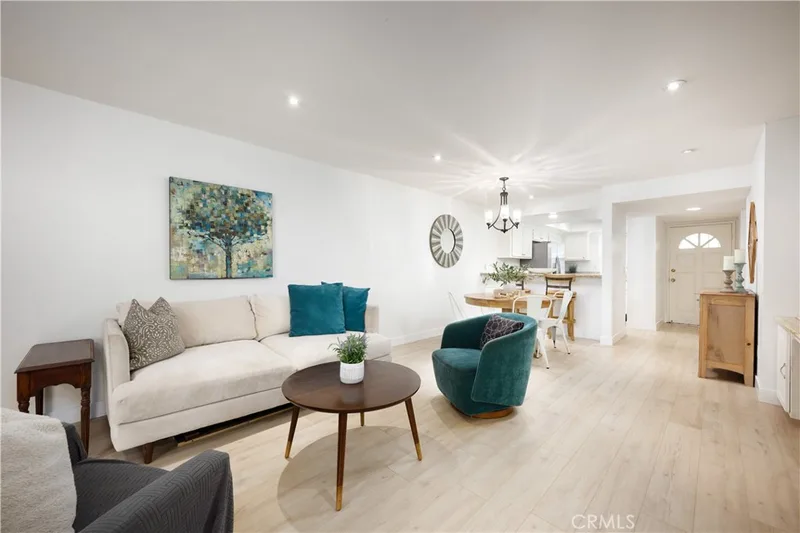 4682 Warner C110, Huntington Beach