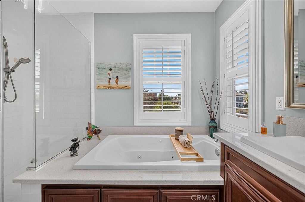 Primary Bath - Soaking Tub - 4742 Wentworth, Huntington Beach CA 92649 - photo 29